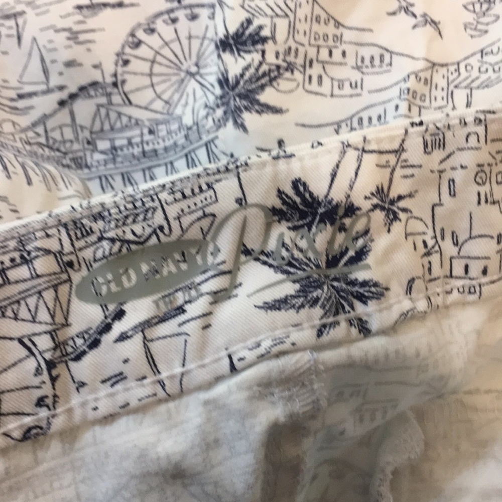 Patterned Capri Pants - image 4